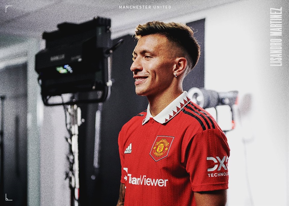 Lisandro Martinez chính thức đặt chân đến Man United