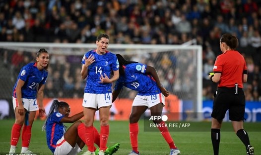 Đội tuyển nữ Pháp dừng chân ở bán kết EURO 2022 trước tuyển nữ Đức quá bản lĩnh và dày dạn kinh nghiệm. Ảnh: AFP