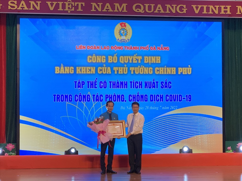 Liên đoàn Lao động thành phố Đà Nẵng được Thủ tướng Chính phủ tặng Bằng khen vì thành tích trong năm 2020 - 2021. Ảnh: Tường Minh