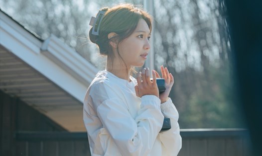 Nhân vật của Sooyoung - SNSD trong phim “If You Wish Upon Me” tươi sáng và chăm tập thể dục. Ảnh: Poster KBS.
