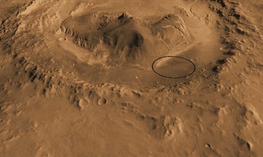 Lòng hồ trên sao Hỏa cổ đại ngày nay được gọi là miệng núi lửa Gale, nơi tàu thám hiểm Curiosity phát hiện khoáng chất quý hiếm vào năm 2016. Ảnh: NASA