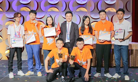 Đoàn Việt Nam tham dự cuộc thi vô địch tin học văn phòng thế giới và vô địch thiết kế đồ họa thế giới 2022.