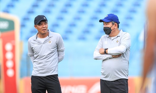 Câu lạc bộ Hà Nội có buổi tập chuẩn bị cho trận gặp Sông Lam Nghệ An vắng huấn luyện viên Chun Jae-ho do ông mới mắc COVID 19. Ảnh: Minh Dân