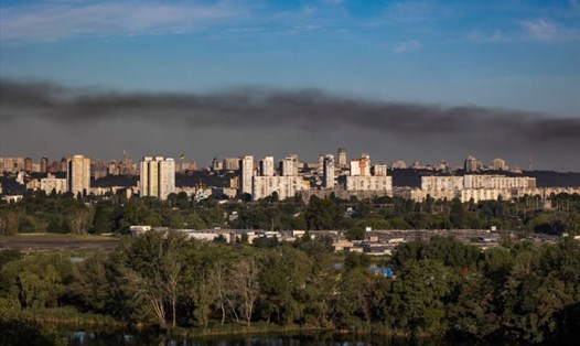 Khói bao phủ Kiev sau cuộc tấn công của Nga hôm 28.7. Ảnh: Reuters