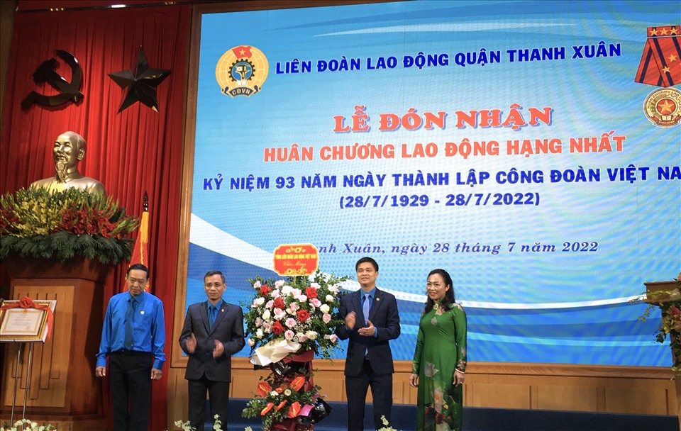 Liên đoàn Lao động quận Thanh Xuân đón nhận Huân chương Lao động hạng Nhất (ảnh minh hoạ). Ảnh: Kiều Vũ