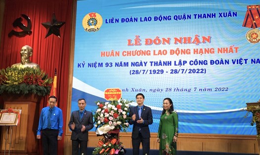 Liên đoàn Lao động quận Thanh Xuân đón nhận Huân chương Lao động hạng Nhất (ảnh minh hoạ). Ảnh: Kiều Vũ