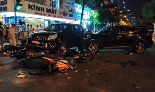 Hiện trường vụ tai nạn liên hoàn, khiến một người chết ở quận Hà Đông, Hà Nội. Ảnh: Đ.X