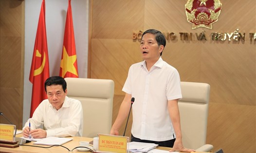 Đồng chí Trần Tuấn Anh, Ủy viên Bộ Chính trị, Trưởng Ban Kinh tế Trung ương phát biểu tại buổi làm việc.