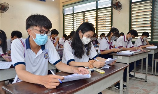 Học sinh lớp 12 tại TPHCM ôn thi chuẩn bị cho Kỳ thi tốt nghiệp THPT 2022 và xét tuyển đại học. Ảnh: Huyên Nguyễn