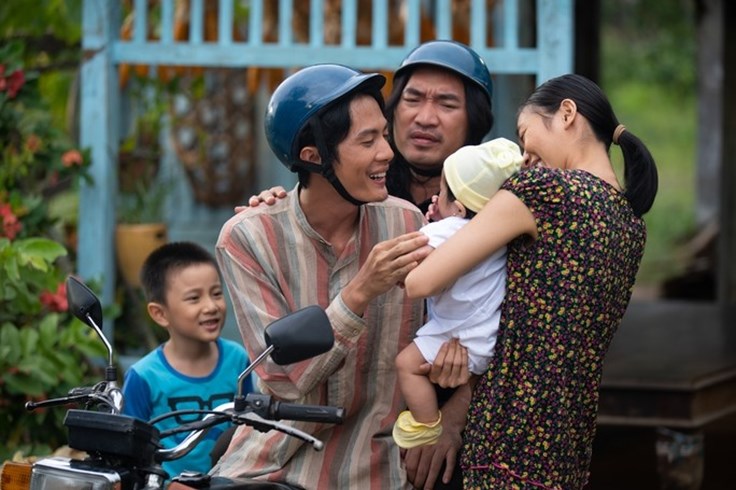 Thu Trang thuyết phục Tiến Luật đóng "Dân chơi không sợ con rơi" Thu Trang thuyết phục Tiến Luật đóng "Dân chơi không sợ con rơi"
