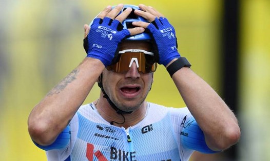 Dylan Groenewegen không kìm nén được cảm xúc khi giành chiến thắng ở chặng 3 Tour de France 2022. Ảnh: Thenationsnews