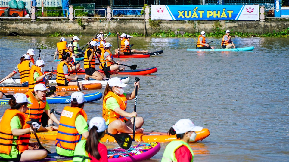 Khai mạc giải đua thuyền ván Sup lần đầu tiên tại Cần Thơ