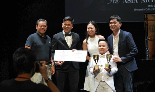 Tài năng nhí Trường Thịnh xuất sắc đoạt 2 cúp Vàng tại cuộc thi Liên hoan Nghệ thuật châu Á lần thứ 9. Ảnh: NVCC