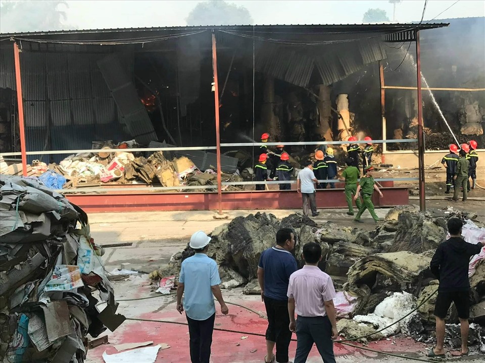Phú Thọ: Cháy kéo dài tại Công ty Giấy Lửa Việt gây thiệt hại hơn 20 tỉ đồng