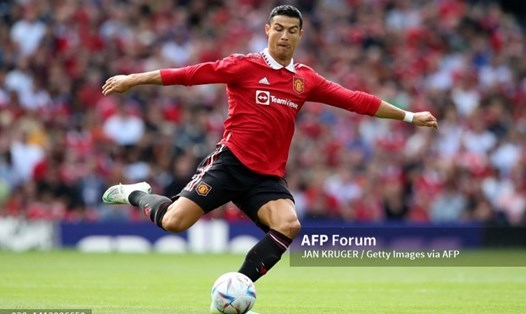 Ronaldo xuất phát ngay từ đầu và được thay ra sau khi kết thúc hiệp 1.  Ảnh: AFP