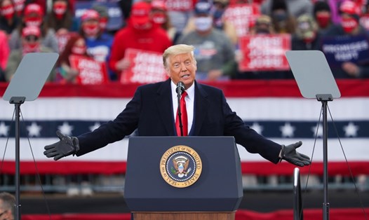 Tổng thống Donald Trump phát biểu trước những người ủng hộ ở Pennsylvania, Mỹ, ngày 31.10.2020. Ảnh: AFP