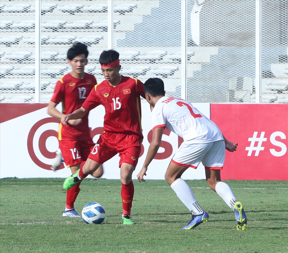 Cầu thủ U19 Việt Nam khâu 5 mũi ở đầu sau trận gặp U19 Philippines