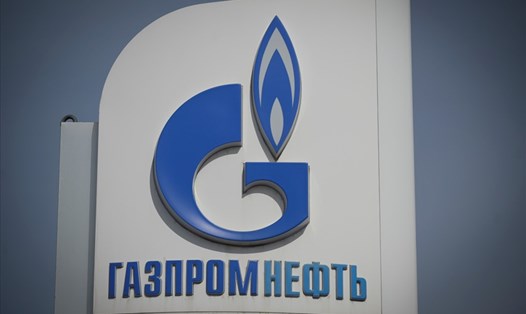 Logo của Gazprom tại trạm xăng dầu của hãng ở Mátxcơva, Nga. Ảnh: AFP