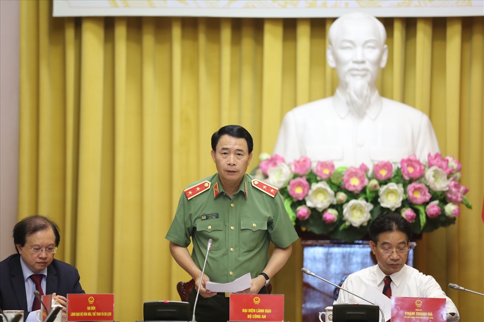 Trung tướng Lê Quốc Hùng - Thứ trưởng Bộ Công an phát biểu tại họp báo. Ảnh: T.Vương