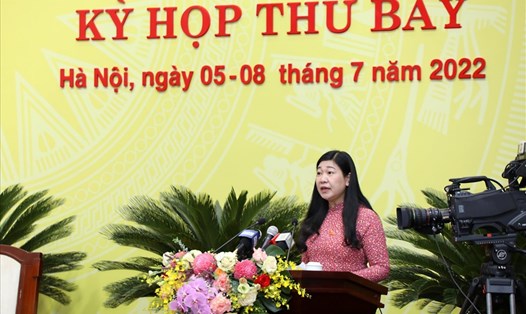 Chủ tịch Ủy ban MTTQ Việt Nam thành phố Hà Nội Nguyễn Lan Hương phát biểu tại kỳ họp. Ảnh: TTBC