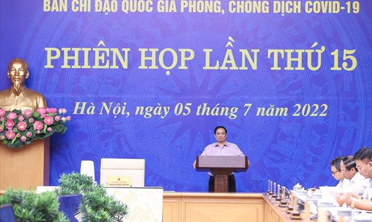Thủ tướng Phạm Minh Chính, Trưởng Ban Chỉ đạo quốc gia phòng chống dịch COVID-19, chủ trì phiên họp lần thứ 15 của Ban Chỉ đạo. Ảnh: Nhật Bắc