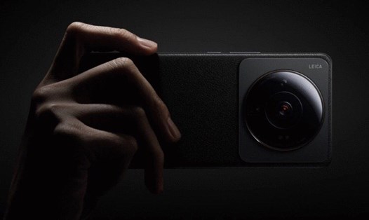 Xiaomi 12S Ultra gây ấn tượng với cụm camera kích thước lớn ở mặt sau. Ảnh chụp màn hình