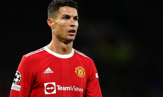 Ronaldo vẫn đòi lương khủng dù đã ở tuổi 37. Ảnh: Sporting News