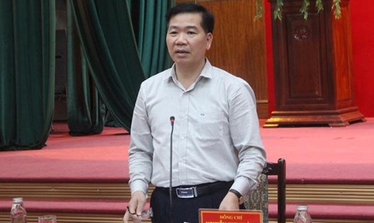 Chủ tịch UBND thị xã Sơn Tây Nguyễn Huy Khánh nhận công tác tại LĐLĐ thành phố Hà Nội. Ảnh: Quý Nguyễn