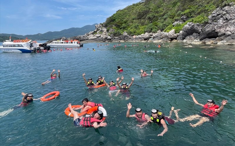 Cù Lao Chàm phấn khởi đón khách du lịch trong mùa du lịch biển.