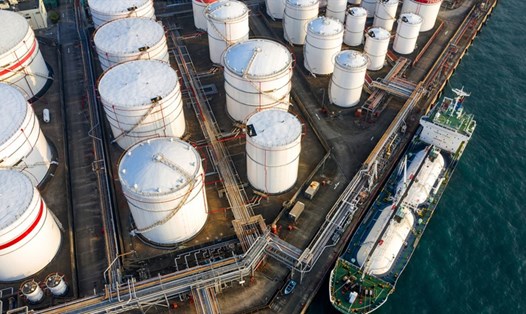 Iran giảm giá dầu bán cho Trung Quốc. Ảnh: Getty