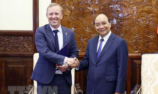 Chủ tịch nước Nguyễn Xuân Phúc tiếp Đại sứ Liên hiệp Vương quốc Anh và Bắc Ireland Gareth Ward. Ảnh: TTXVN
