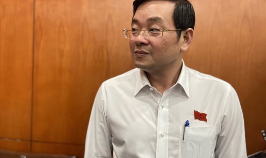 Ông Nguyễn Toàn Thắng - Giám đốc Sở Tài nguyên và Môi trường trả lời báo chí chiều nay. Ảnh: Thư Trần