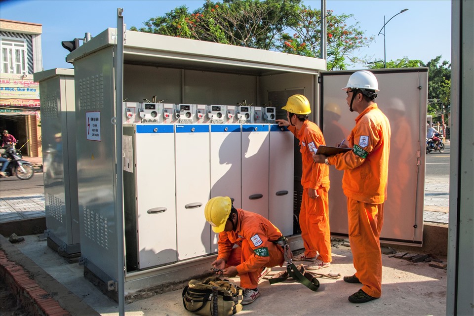 Các đơn vị điện lực phía Nam chuẩn bị phương án đảm bảo điện phục vụ cho trên 630 điểm thi Kỳ thi THPT Quốc gia năm 2022. Ảnh EVNSPC cung cấp