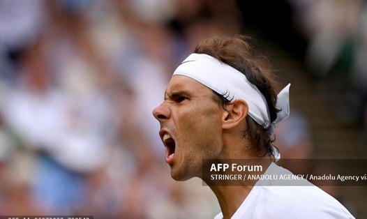 Rafael Nadal thể hiện bản lĩnh tuyệt vời để vượt qua Taylor Fritz và giành vé vào bán kết Wimbledon 2022. Ảnh: AFP