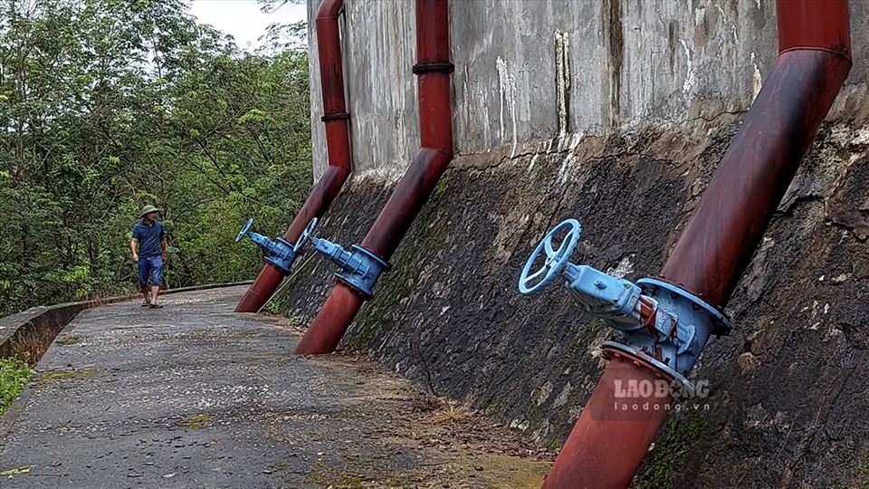 Toàn bộ người dân TP.Điện Biên Phủ và huyện Điện Biên, tỉnh Điện Biên bị cắt nước sinh hoạt. Ảnh: Văn Thành Chương