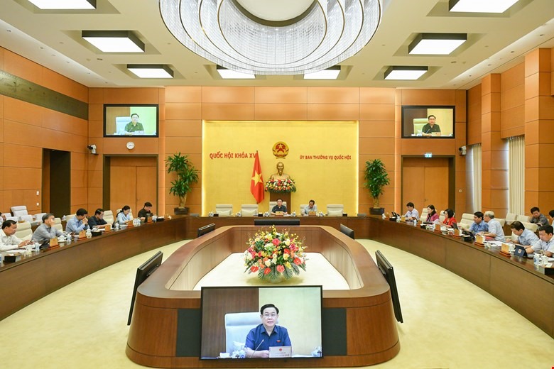 Quang cảnh phiên họp của Ủy ban Thường vụ Quốc hội. Ảnh: QH
