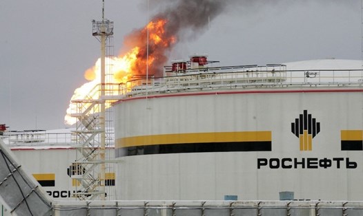 Kinh tế Nga trụ vững trước trừng phạt nhờ xuất khẩu dầu khí. Ảnh: AFP