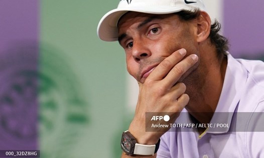 Rafael Nadal thông báo quyết định không thi đấu trận bán kết Wimbledon 2022 trong cuộc họp báo. Ảnh: AFP