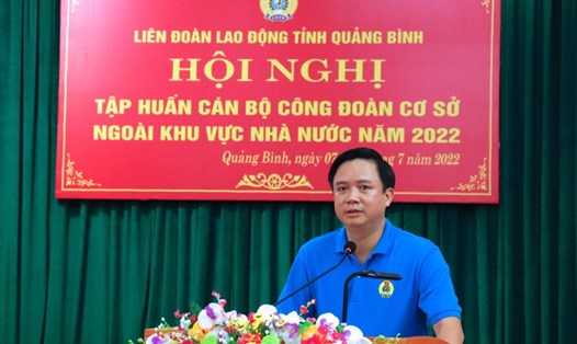 Chủ tịch LĐLĐ Quảng Bình Phạm Tiến Nam phát biểu tại buổi tập huấn. Ảnh: Đức Tuấn