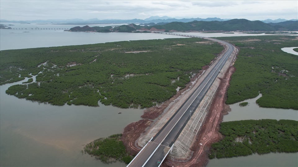 Quy hoạch Quảng Ninh: Hạn chế san đồi, lấn biển