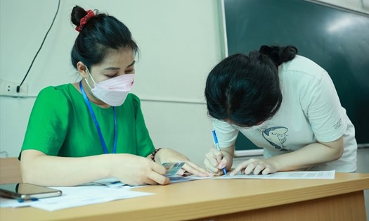 Ngay sau khi kết thúc kỳ thi tốt nghiệp THPT năm 2022, các địa phương đã bắt tay vào công tác chấm thi. Ảnh: Hải Nguyễn