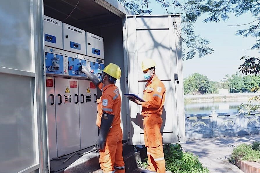 Người lao động ngành điện. Ảnh: CĐĐLVN