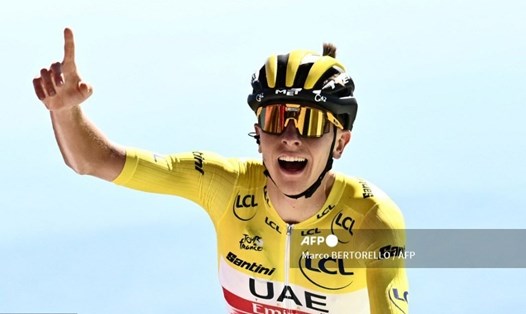 Đương kim vô địch Tadej Pogacar thắng chặng thứ hai liên tiếp tại Tour de France 2022. Ảnh: AFP