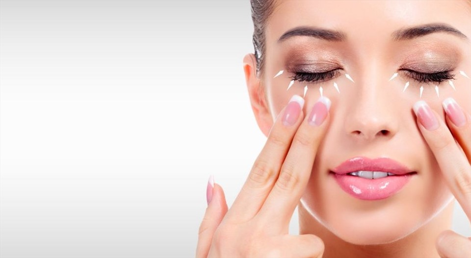 Phương pháp massage mắt Shiatsu giúp tăng cường quá trình trao đổi chất của vùng da mắt và giảm hình thành nếp nhăn mới