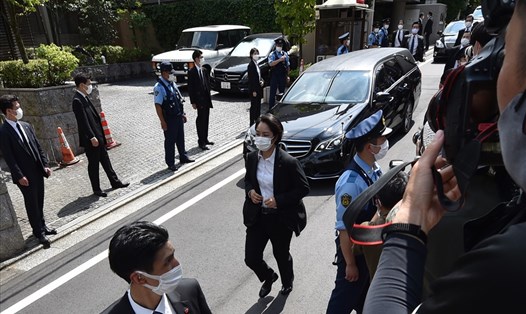 Xe tang chở thi hài cựu Thủ tướng Nhật Bản Abe Shinzo về nhà riêng của ông ở Tokyo vào ngày 9.7.2022. Ảnh: AFP