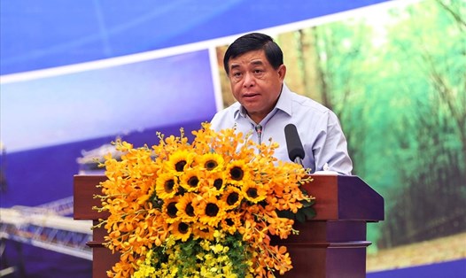 Bộ trưởng Nguyễn Chí Dũng đánh giá về tiềm năng phát triển vùng kinh tế trọng điểm phía Nam và Đông Nam Bộ. Ảnh: Ng.Trâm