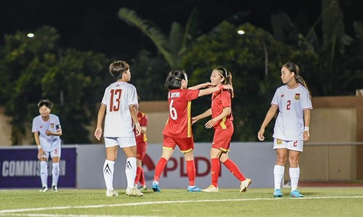 Tuyển nữ Việt Nam có trận thắng đậm Lào 5-0.