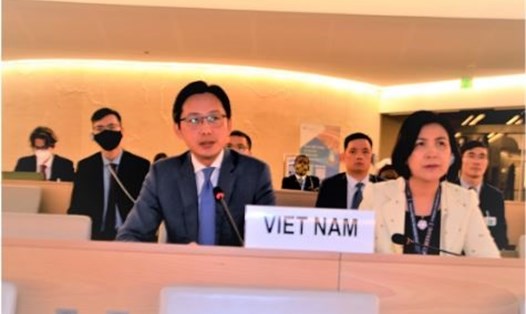 Trợ lý Bộ trưởng Bộ Ngoại giao Đỗ Hùng Việt phát biểu tại phiên họp về Quyền của
phụ nữ, ngày 27.6.2022 của Khóa họp 50 Hội đồng Nhân quyền Liên Hợp Quốc. Ảnh: Thanh Hà
