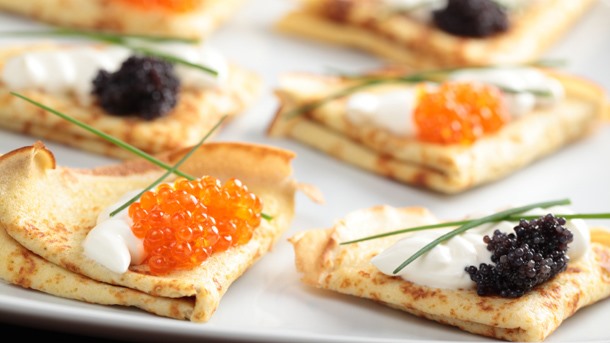 Công thức làm món bánh xèo kiểu Nga thơm ngon, hấp dẫn. Ảnh: Global Travel