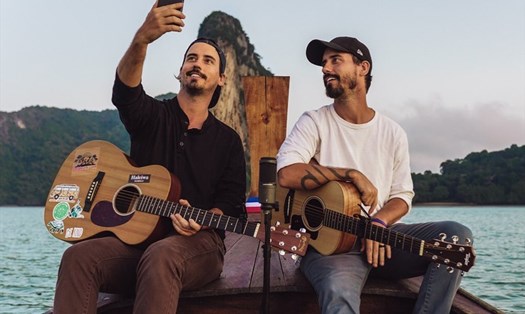 Bob và Clint quay MV âm nhạc tại Phuket, Thái Lan. Ảnh: The Moffatts